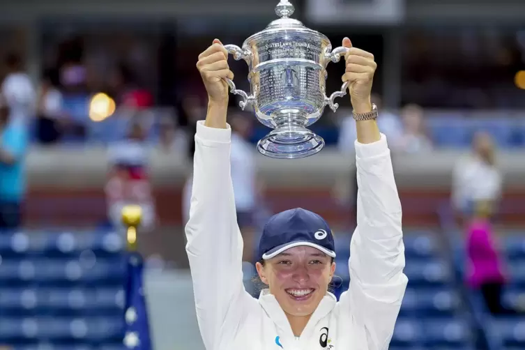 Iga Swiatek feiert ihren dritten Grand-Slam-Titel. 