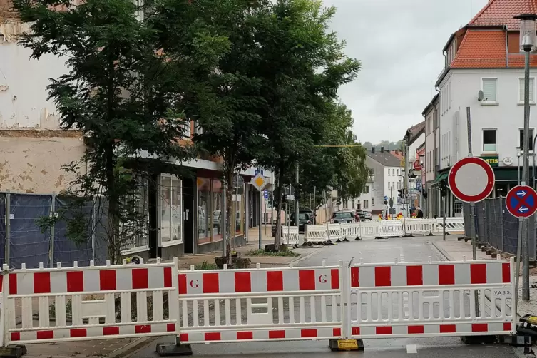 Am Samstag und Sonntag war die Alte Ixheimer Straße immer noch gesperrt. 