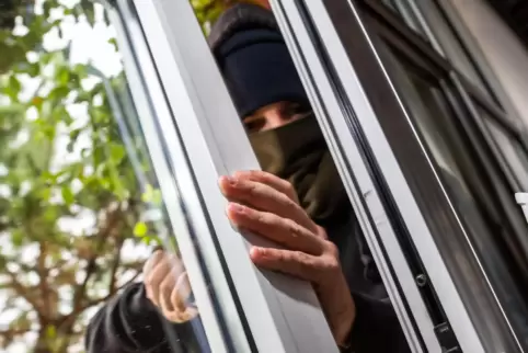 Der Eindringling kam wohl durch die angelehnte Terasssentür. 