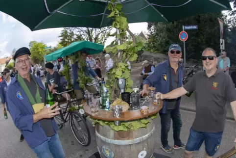 Trinkfest: Die Vollzeitpälzer beim Umzug.
