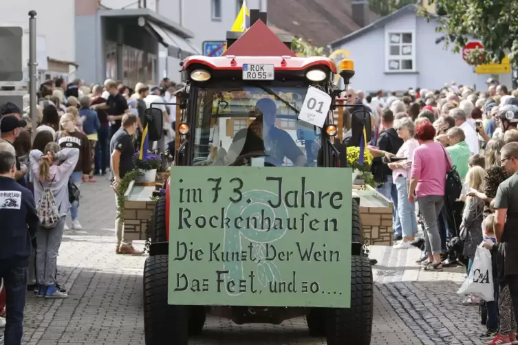 Der Wagen der Stadt Rockenhausen eröffnete den ersten Herbstfest-Umzug nach der Zwangspause. 