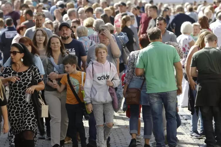 Die Stra&szlig;en waren voll am Herbstfest-Sonntag.