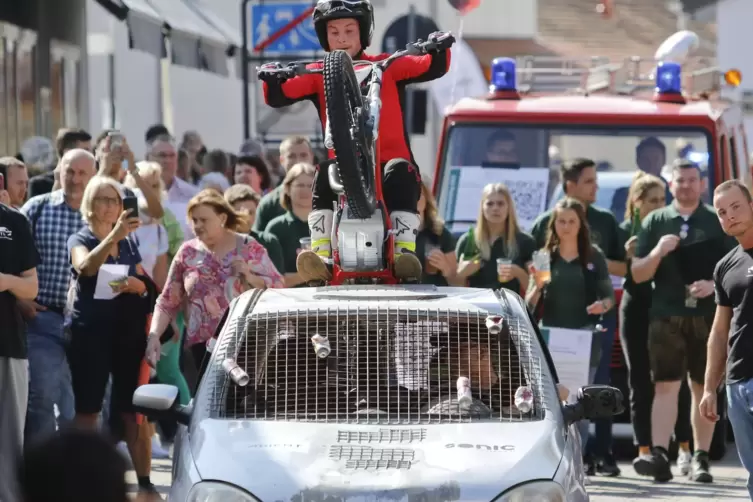 &bdquo;Hippel Racing&ldquo; begeisterte mit Stunts.