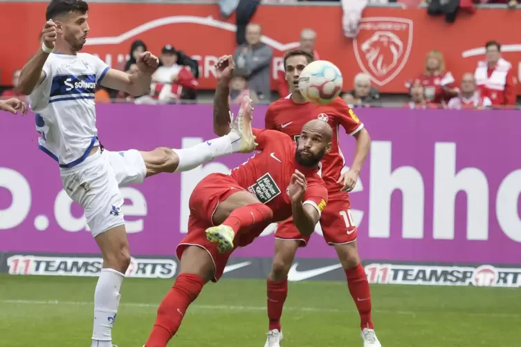 Aberkannt: Terrence Boyd trifft &ndash; doch er steht im Abseits.