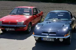 Opel-Gang: Der Manta B (links) und der GT dürfen bei schönem Wetter aus der Garage. 