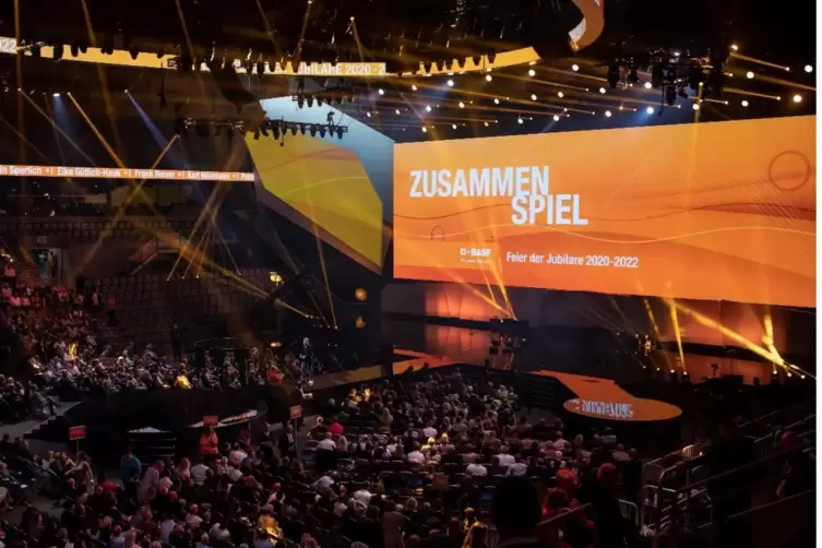 In der SAP-Arena hat die BASF am Freitag im gro&szlig;en Stil ihre Jubilare geehrt.