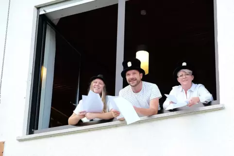 Kayla Grunder, Oliver Türr und Sandra Gauter (v.l.) bei der Kerwerede.