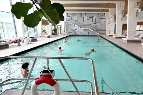 Im Schnitt verbraucht ein Hallenbad in Deutschland so viel Energie wie 80 Durchschnittshaushalte.
