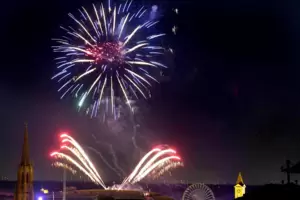 Der Himmel über Bad Dürkheim zur Wurstmarkt-Zeit.