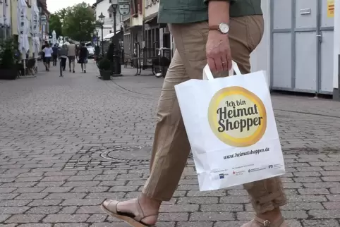 Nicht zu übersehen: Mit dieser Logo-Tüte machte der Kreis Werbung für die Aktion „Heimat Shoppen“.