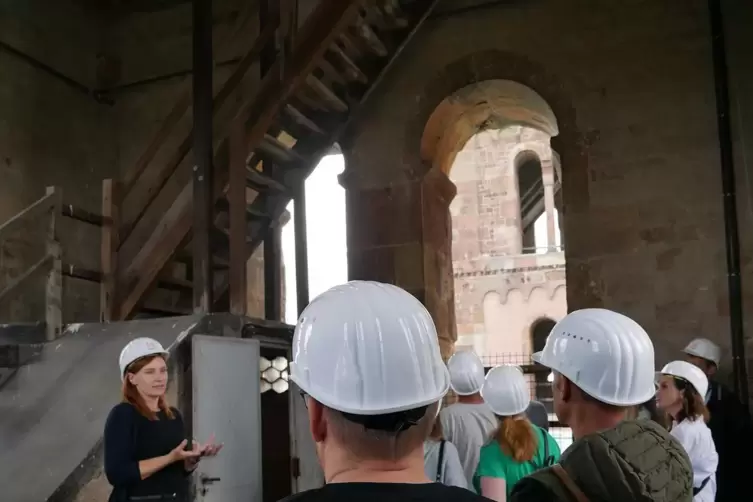 Im Nord-Ost-Turm: Dombaumeisterin Hedwig Drabik erklärt, was hier zu machen ist.