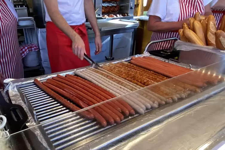 Bei den Essensst&auml;nden wird viel Energie verbraucht. Die meisten haben mehrere Ger&auml;te in Betrieb.