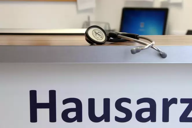 Immer öfter verwaist: Hausarztpraxen im ländlichen Raum. Die Kreisverwaltung will etwas tun. Immer öfter verwaist: Hausarztpraxen im ländlichen Raum. Die Kreisverwaltung will etwas tun.