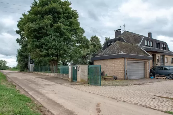 Bereits vor dem Verkauf des Aussiedlerhofes zwischen Weingarten und Schwegenheim hatten die Eigentümer Pech mit ihren Immobilien Bereits vor dem Verkauf des Aussiedlerhofes zwischen Weingarten und Schwegenheim hatten die Eigentümer Pech mit ihren Immobilien