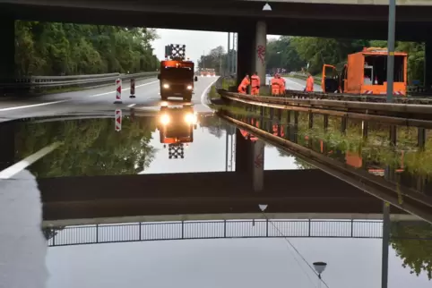 Am Mittwochmorgen, 14. September, mussten die Autofahrer auf der A 620 viel Geduld mitbringen: Wegen eines verstopften Kanals wu
