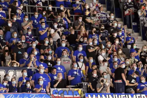 Die Adler-Fans mussten in der Corona-Zeit einiges erdulden. Auch sie hoffen auf eine „normale“ Saison. 