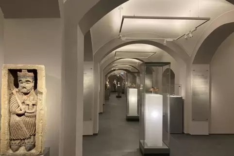 Ein Blick in das neu gestaltete Dom- und Diözesanmuseum „Kreuz und Krone“ im Historischen Museum der Pfalz: Die kirchenraumähnli