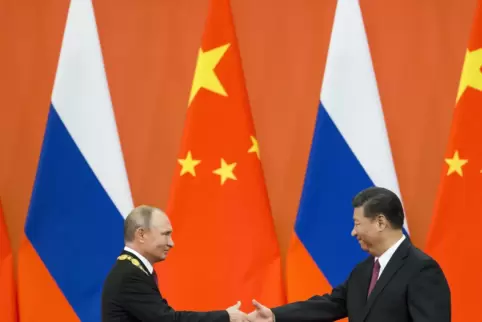Peking: Xi Jinping (r), Präsident von China, und Wladimir Putin, Präsident von Russland