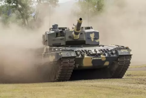 Ein Kampfpanzer des Typs Leopard 2 A4.