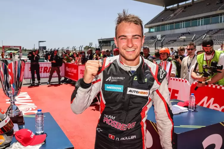 Der Schweizer Nico Müller freute sich riesig, als er im Mai im Wagen des Teams Rosberg das zweite DTM-Rennen in Portugal gewann.