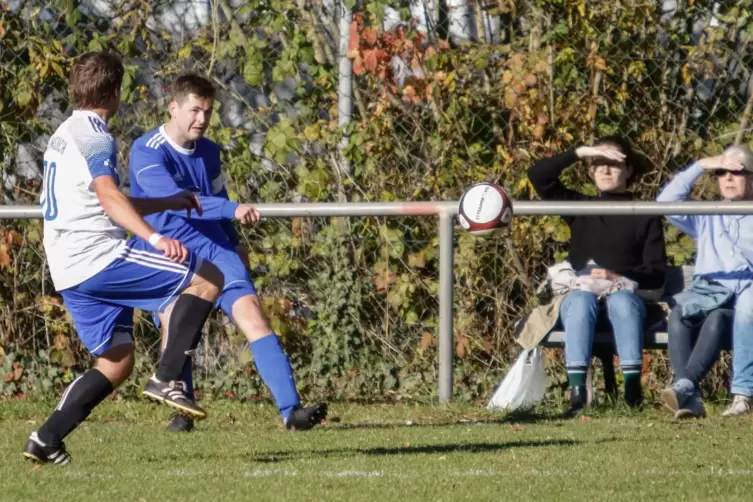 Die Zellertaler (mit Julian Schwarz) stehen nach drei Spielen auf Rang drei der B-Klasse. Der SV Imsbach (mit Felix Siegmund im 