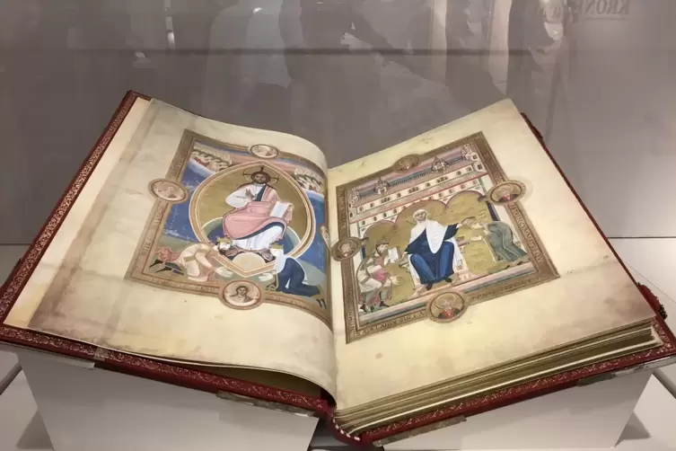 Ein Faksimile, das Geschichte erz&auml;hlt: Der Codex aureus, von Kaiser Heinrich III. dem Domschatz zugef&uuml;hrt, wird heute im Escoria