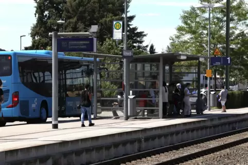 Beim ÖPNV rechnet der Kreis mit mehreren Millionen Euro zusätzlich - wegen Kostensteigerungen bei Treibstoffen und höheren Gehäl