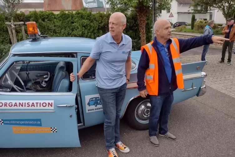 Der hellblaue Studebaker wird in einer Aktion der Lebenshilfe verlost.