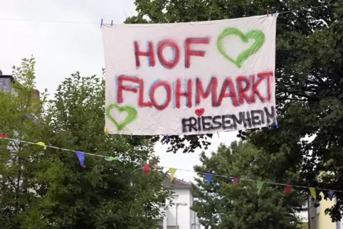 Mit Herzblut organisiert: Willkommen beim Hofflohmarkt. Mit Herzblut organisiert: Willkommen beim Hofflohmarkt.