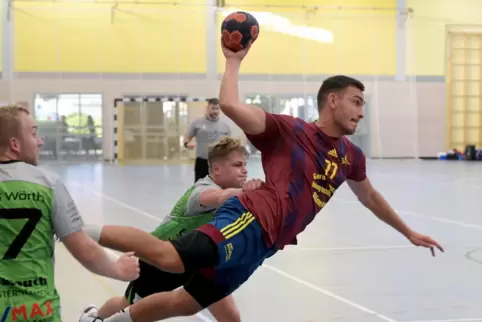 Neuzugang: Felix Turich (am Ball) erzielt zwei Tore für Heiligenstein.