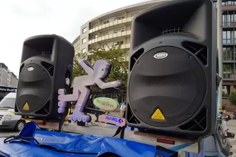 Die Skater werden mit Musik begleitet.