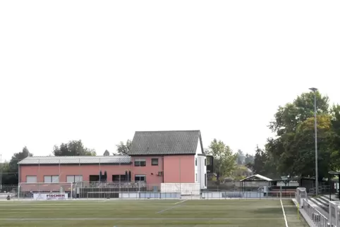 Etwa 300.000 Euro wird voraussichtlich die Sanierung der Sporthalle und der Gasttätte des TSV 1885 Freinsheim kosten. 
