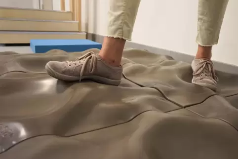 Auch Koordinationsübungen sind Teil der Bewegungstherapie am Pfalzklinikum. Auch Koordinationsübungen sind Teil der Bewegungstherapie am Pfalzklinikum.