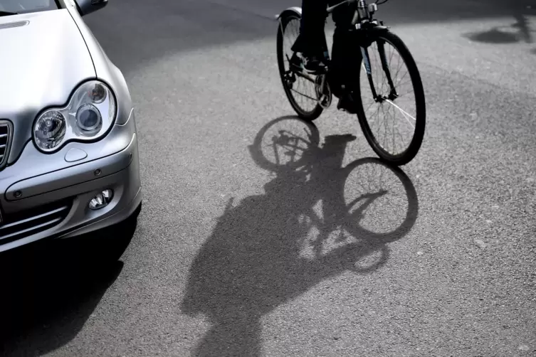Heikel: Fahrrad- und Autofahrer harmonieren nicht immer zusammen auf der Straße. 