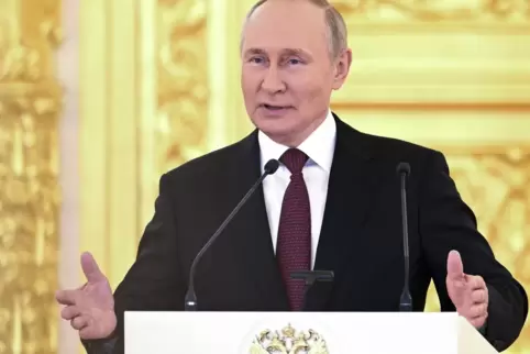 Vor dem diplomatischen Korps in Moskau: Wladimir Putin erklärte, Russland werden nicht von seinem souveränen Kurs abweichen. 