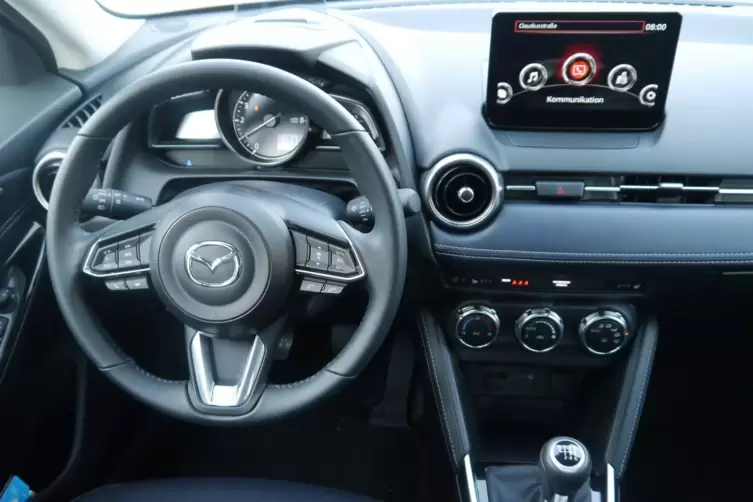 Alles &uuml;berschaubar: Blick ins e-Hybrid-Cockpit. 