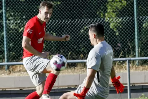 In der abgebrochenen Pokalpartie schoss er den SV Steinwenden in Führung: Elias Schulze (links). 