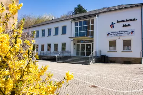 Seit 1999 Domizil der Janusz-Korczak-Schule: das Gebäude in der Lauterecker Schulstraße. 