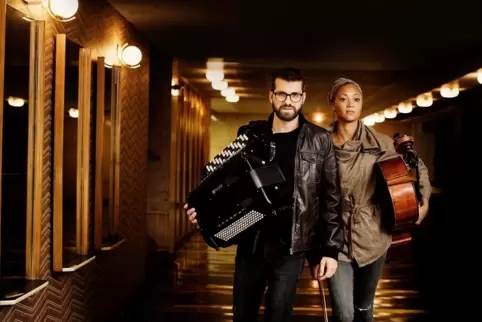 Live in Bobenheim-Roxheim: die Cellistin Marie Spaemann und Akkordeonist Christian Bakanic.
