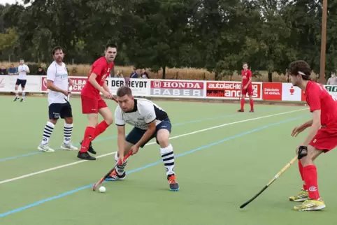 Die ersten beiden Spiele verloren: der HC Speyer (weiß).