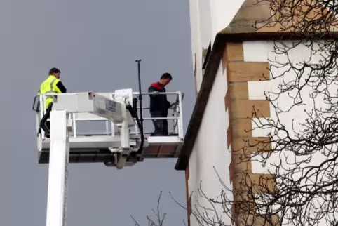 Dachdeckerarbeiten müssen nicht nur auf dem Dach erledigt werden.