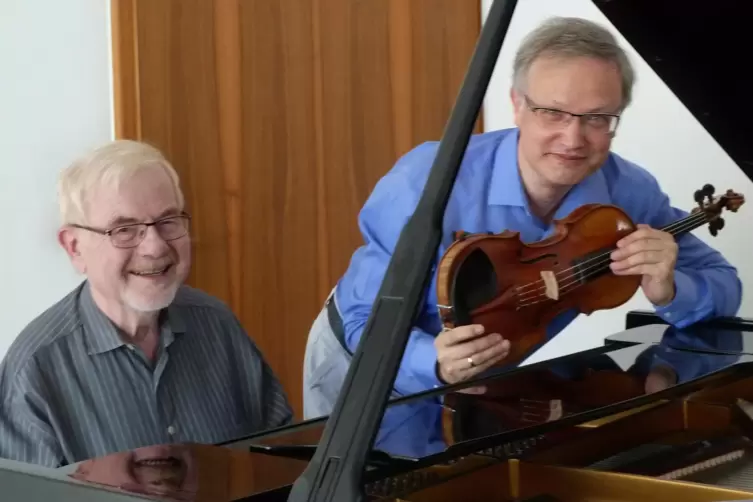 Pianist Wolfgang Müller-Steinbach und Violinist Martin Merger haben sich 2020 zum Duo zusammengeschlossen. 