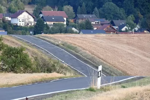Ein bisschen windschief, zugegeben: die K44 wirkt am rechten Bildrand wie ein Teilstück der Carrera-Rennbahn, neu ausgepackt und