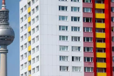 Die Mieten in der Hauptstadt haben besonders stark angezogen – hier ein Wohnblock am Berliner Alexanderplatz.