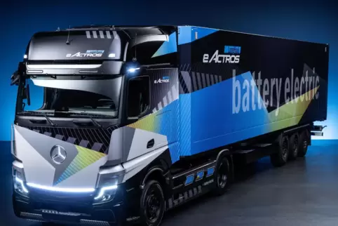 Der eActros Long Haul wurde jetzt bei der Nutzfahrzeugmesse IAA Transportation präsentiert. 
