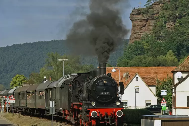 Krönender Abschluss der Dampfzugfahrten ist am 5. Oktober ein besonderer „Bundenthaler“ von Neustadt ins Dahner Felsenland. 2009