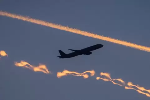 Über der Region lassen Flugzeuge immer wieder Kerosin ab – der Frankfurter Flughafen ist nicht weit weg. 