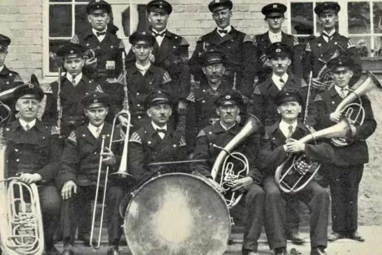Die Blaskapelle Eggart bei einem Feuerwehrfest in den 1930er-Jahren: Die Kapelle rief 1922 bei der Kerwe die Polizei auf den Pla