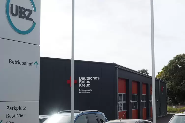 Die neue Rettungswache des DRK-Kreisverbandes befindet sich in der Kasernenstraße in der Nachbarschaft des Verwaltungsgebäudes d