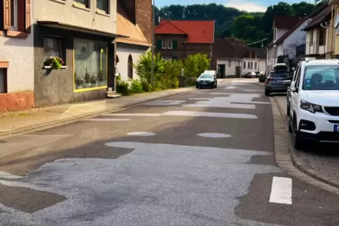 Auch dieser Straßenbereich der Ortsdurchfahrt Winterbach in Richtung Niederhausen soll bald erneuert werden.